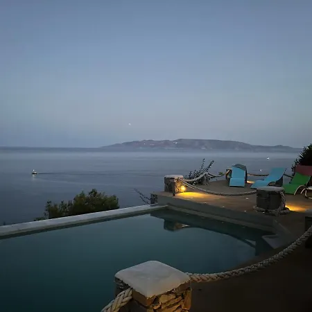 G & K's Blue And Yellow Suites Villa