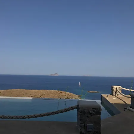 G & K's Blue And Yellow Suites Kithnos