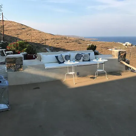 G & K's Blue And Yellow Suites Villa