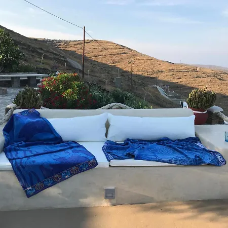 Villa G & K's Blue And Yellow Suites *