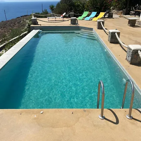 Villa G & K's Blue And Yellow Suites *